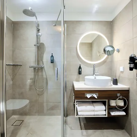Voya 4*